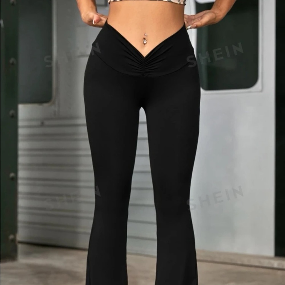 LOW RISE RUCHED V-WAIST RUCHED FLARE LIGHT MATERIAL PANTS LEGGINGS - Picture 2 of 6